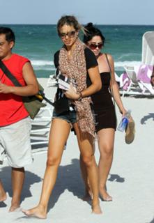 Adriana Lima feet photo thumbnail