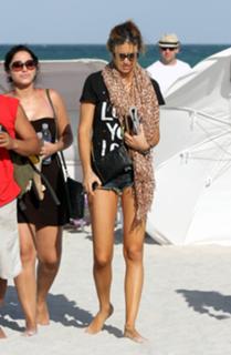 Adriana Lima feet photo thumbnail