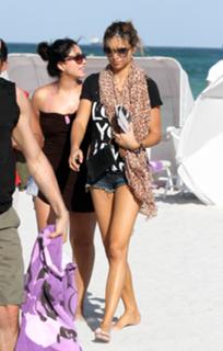 Adriana Lima feet photo thumbnail