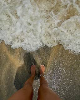 Lais Ribeiro feet photo thumbnail