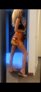 Victoria Silvstedt feet photo thumbnail