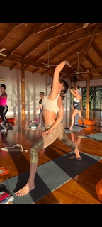Brooke Burke feet photo thumbnail