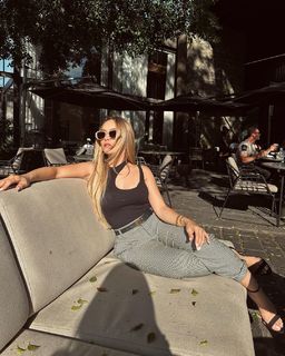 Carla Diaz feet photo thumbnail
