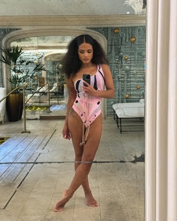 Christina Milian feet photo thumbnail