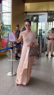 Kangana Ranaut feet photo thumbnail