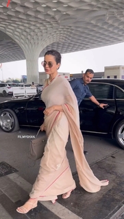 Kangana Ranaut feet photo thumbnail