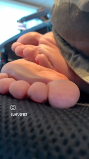 Kyle Unfug feet photo thumbnail