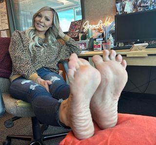 Kyle Unfug feet photo thumbnail