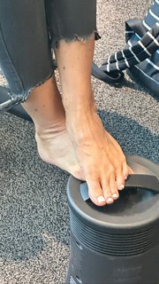 Kyle Unfug feet photo thumbnail