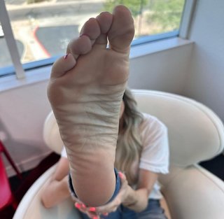 Kyle Unfug feet photo thumbnail