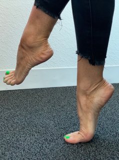 Kyle Unfug feet photo thumbnail