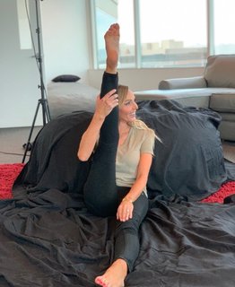 Kyle Unfug feet photo thumbnail