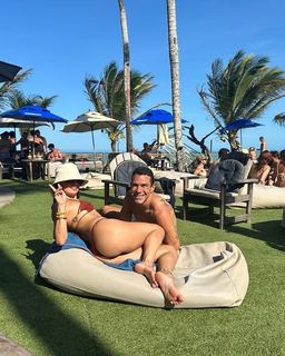 Isis Valverde feet photo thumbnail