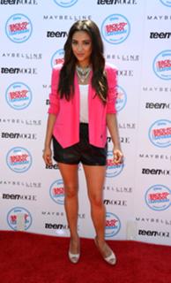 Shay Mitchell feet photo thumbnail