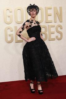 Rosamund Pike feet photo thumbnail