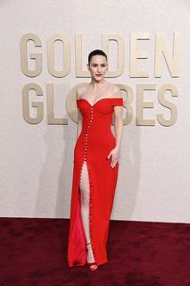 Rachel Brosnahan feet photo thumbnail