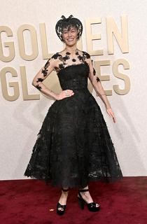 Rosamund Pike feet photo thumbnail