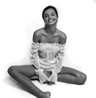 Miranda Kerr feet photo thumbnail