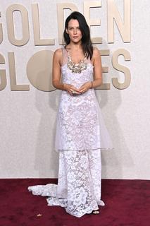 Riley Keough feet photo thumbnail