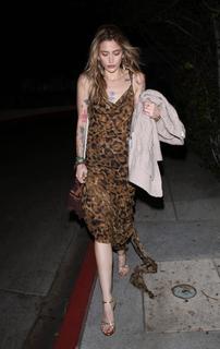 Paris Jackson feet photo thumbnail