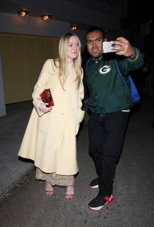 Dakota Fanning feet photo thumbnail