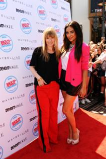 Shay Mitchell feet photo thumbnail