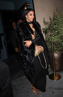 Kelly Rowland feet photo thumbnail