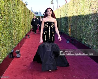 Dua Lipa feet photo thumbnail