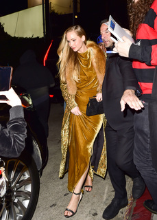 Jennifer Lawrence feet photo thumbnail