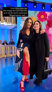 Caterina Balivo feet photo thumbnail