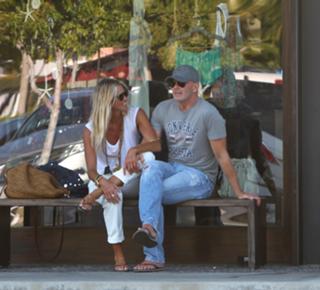 Elle Macpherson feet photo thumbnail