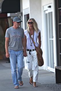 Elle Macpherson feet photo thumbnail