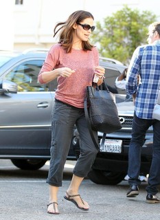 Jennifer Garner feet photo thumbnail