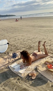 Brooke Burke feet photo thumbnail