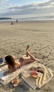 Brooke Burke feet photo thumbnail