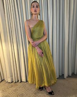 Rosamund Pike feet photo thumbnail