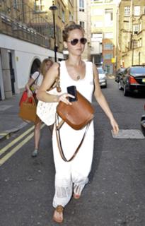 Jennifer Lawrence feet photo thumbnail