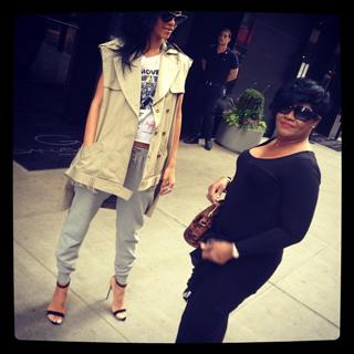 Rihanna feet photo thumbnail