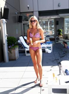 Katrina Bowden feet photo thumbnail