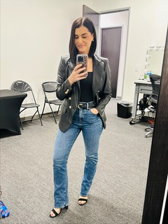 Megan Olivi feet photo thumbnail