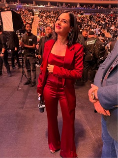 Megan Olivi feet photo thumbnail