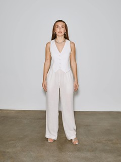 Millie Bobby Brown feet photo thumbnail