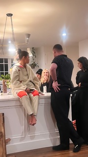 Selena Gomez feet photo thumbnail