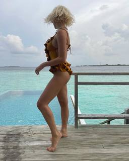Pixie Lott feet photo thumbnail