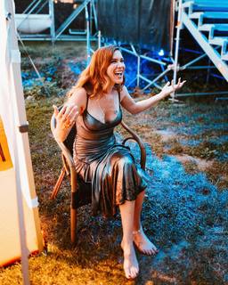 Joss Stone feet photo thumbnail