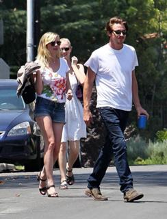 Kirsten Dunst feet photo thumbnail