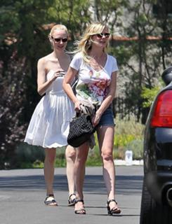 Kirsten Dunst feet photo thumbnail