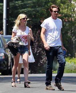 Kirsten Dunst feet photo thumbnail