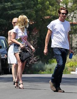 Kirsten Dunst feet photo thumbnail