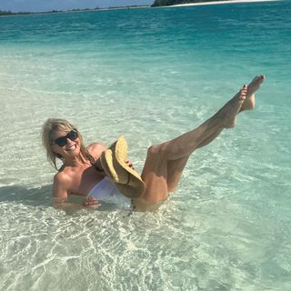 Christie Brinkley feet photo thumbnail